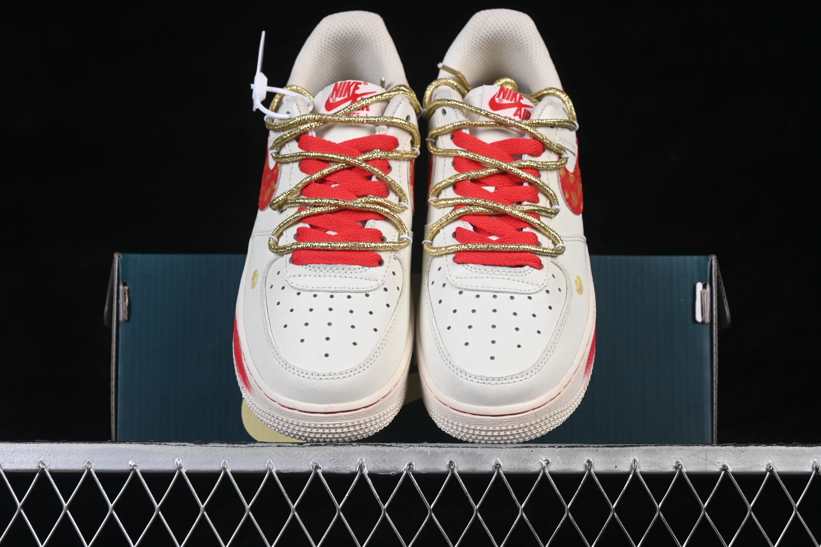 All categories Nk Air Force 1 Air Force series Nk Air Force 1 Low Air Force low-top Nike Air Force 1'07 Low "Lucky Steed Traces" Hand-painted graffiti Year of the Horse limited edition Red gold rima Air Force 1 low-top casual sneakers SD2023-402